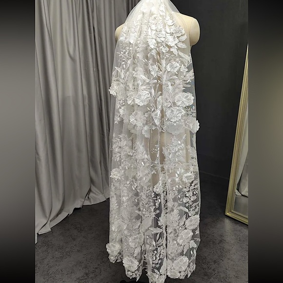 🆕 WALTZ VEIL in 3D Floral Lace Wedding Veil With Comb in IVORY 150cm (55-inches) - Picture 1 of 5